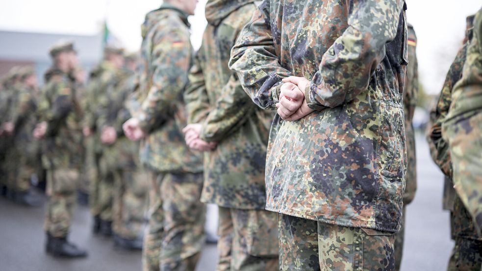 Bundeswehrsoldaten in Aufstellungsformation. Foto: imago images/Noah Wedel