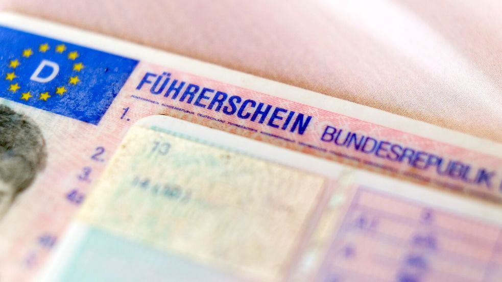 Führerschein gegen kostenloses Deutschlandticket? In einigen Städten ist das bereits möglich. Foto: dpa/Ole Spata