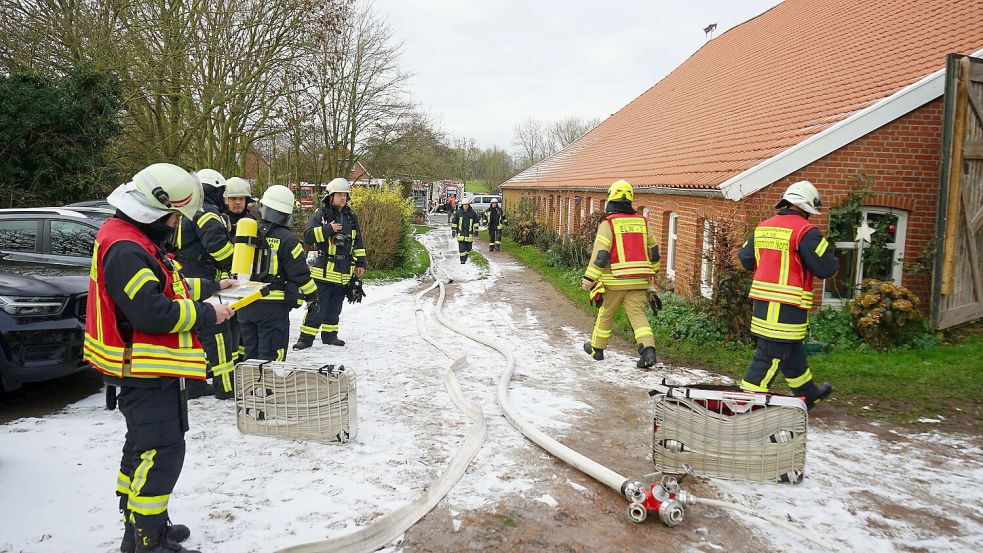 Die Einsatzkräfte hatten die Lage schnell unter Kontrolle. Foto: Kilian Peters/Feuerwehr Krummhörn