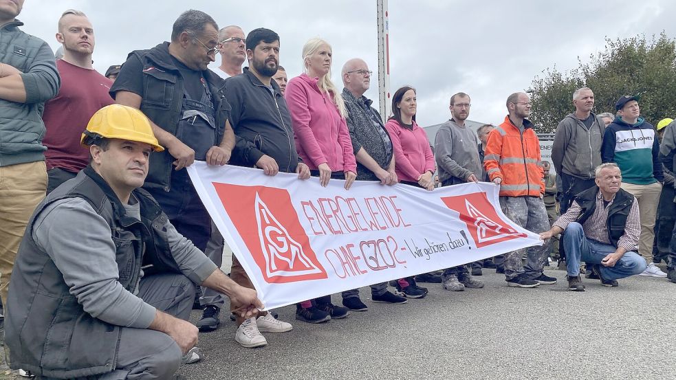 Im September protestierten GZO Mitarbeiter vor dem Werkstor und stellten eine Reihe von Forderungen. Foto: Holger Janssen