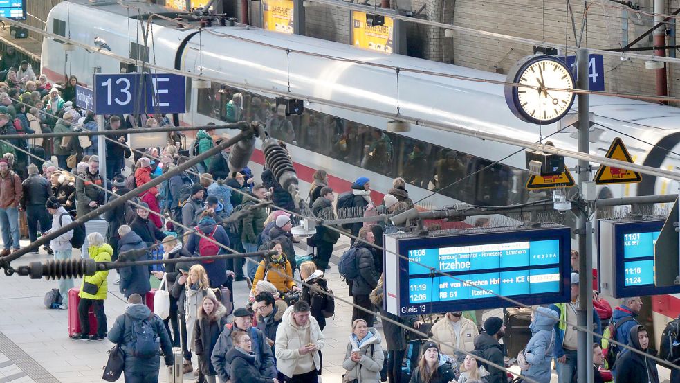 Im Jahr 2022 lag die Kundenzufriedenheit der Deutschen Bahn im Bereich Fernverkehr bei einem Wert von 74,8 ZI (Zufriedenheits-Indexpunkten) Foto: imago images / Martin Wagner