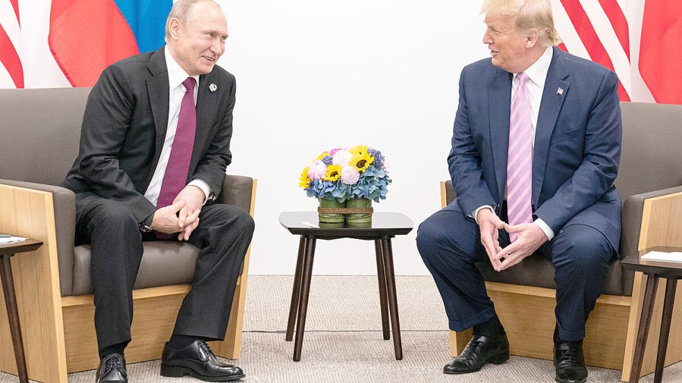In Zukunft wieder Amtskollegen? Russlands aktueller Präsident Wladimir Putin und Ex-US-Präsident Donald Trump. Foto: dpa/ZUMA Wire