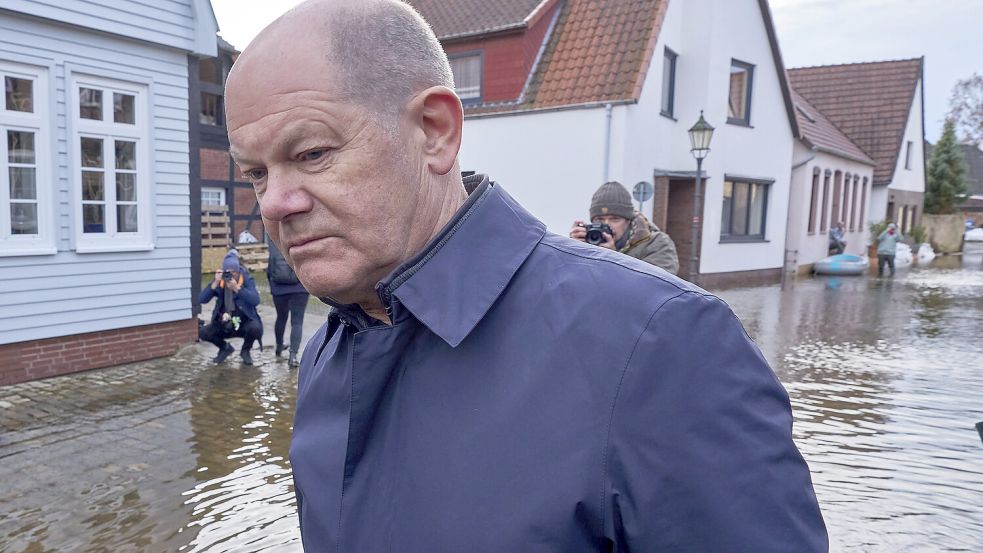 Bundeskanzler Olaf Scholz hat die Hochwassergebiete in Verden an der Aller besucht. Unser Reporter war vor Ort. Foto: imago-images/Future Image