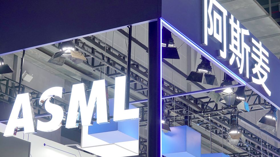 Bisher galt das Exportverbot nur für die neuesten ASML-Chip-Systeme. Nun wird es auch auf ältere Modelle ausgeweitet. Foto: imago images/VCG