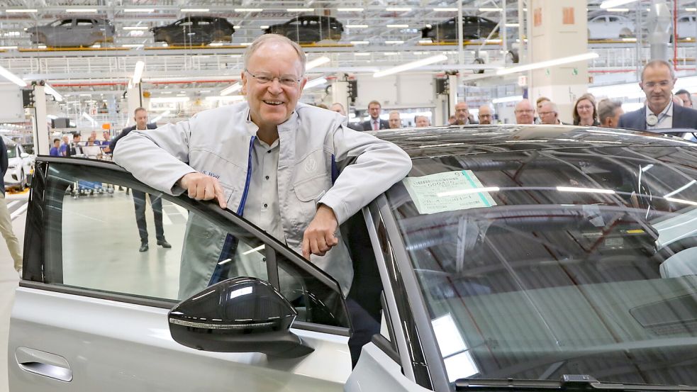 Ministerpräsident Stephan Weil war im August beim Produktionsstart des ID 7 im Emder VW-Werk dabei. Foto: Romuald Banik