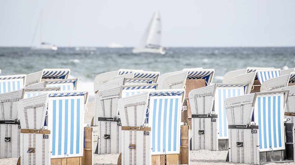 Nicht jedes Online-Reisebüro ist gleich: Wer diesen Sommer an den Strand will, sollte Anbieter vergleichen. Foto: dpa/Frank Hormann