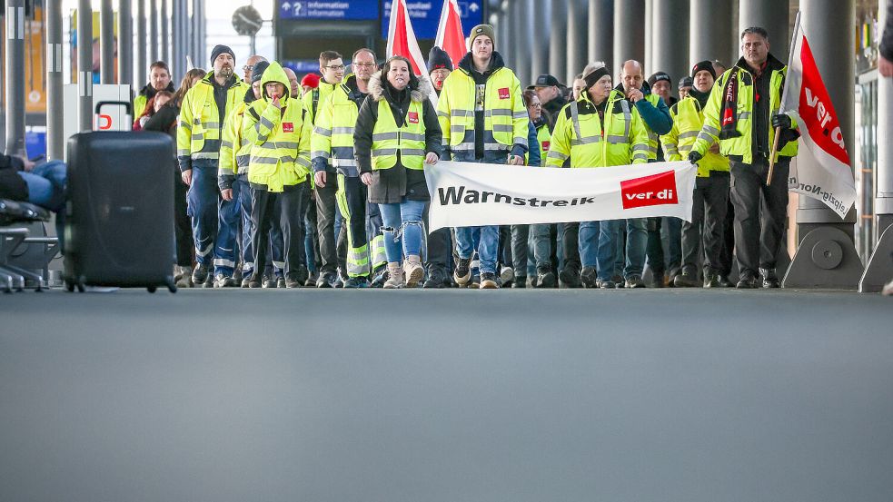 Streik an Flughäfen: Nach den Sicherheitskräften kommt es nun zu Warnstreiks auch beim Bodenpersonal. Dazu hatte Verdi aufgerufen. Foto: dpa/Jan Woitas