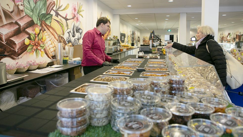 Dieses Bild zeigt einen Feinkostladen, den Betrüger Marco D. in Ijmuiden in den Niederlanden eröffnet hat. Foto: Hedske Vochteloo/Haarlem Dagblad
