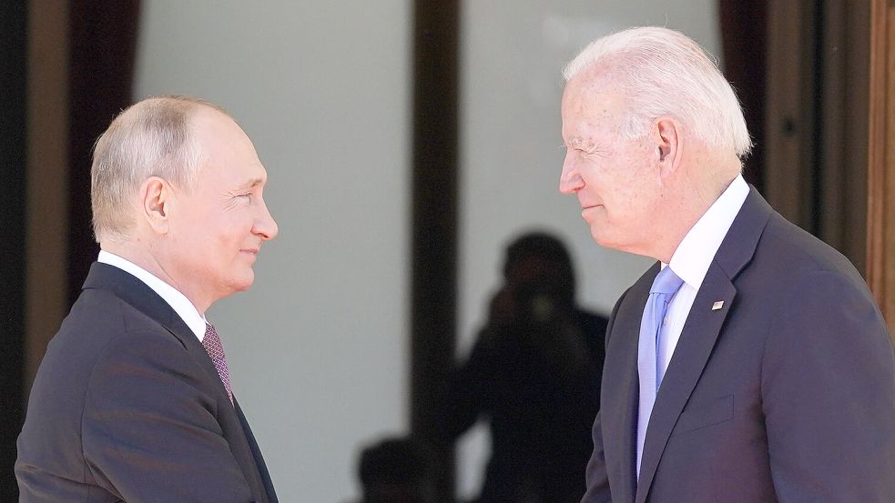 Putin und Biden bei einem ihrer letzten persönlichen Treffen im Juni 2021. Knapp ein Jahr später gab es in der US-Regierung die ernsthafte Sorge, Putin könne nukleare Waffen in der Ukraine einsetzen. Foto: dpa/AP | Patrick Semansky