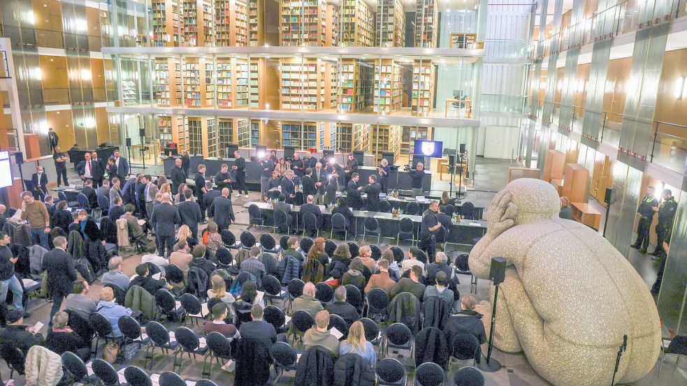 Großes Interesse am AfD-Prozess vor dem Oberverwaltungsgericht Nordrhein-Westfalen. Foto: imago/Rüdiger Wölk