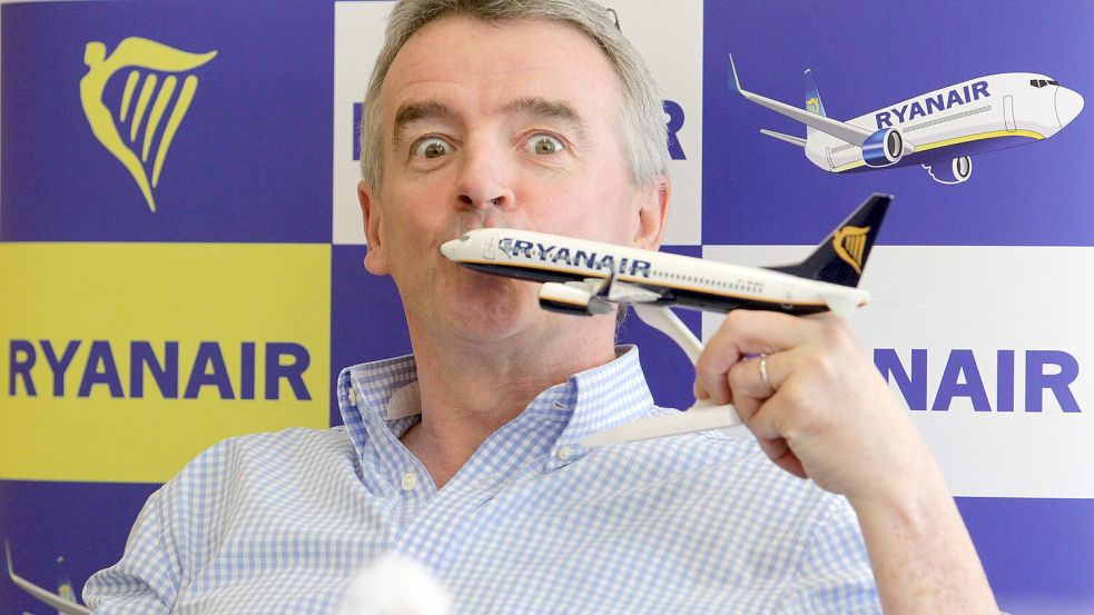 Michael O‘Leary ist für Scherze und komische Posen bei Presseterminen bekannt. Foto: IMAGO/wolterfoto