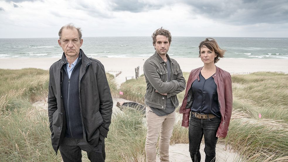 „Sievers und das mörderische Türkis“: Mit dieser „Nord Nord Mord“-Folge gelang Peter Heinrich Brix, Oliver Wnuk und Julia Brendler ein Quoten-Rekord. Foto: ZDF