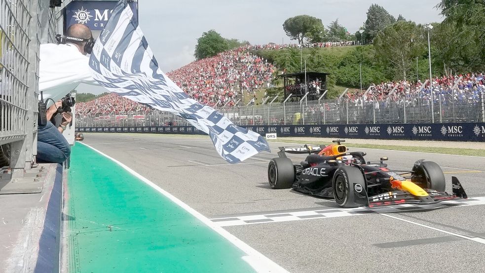 Red-Bull-Pilot Max Verstappen gewinnt auch den Großen Preis von Imola. Foto: Luca Bruno/Pool AP/AP