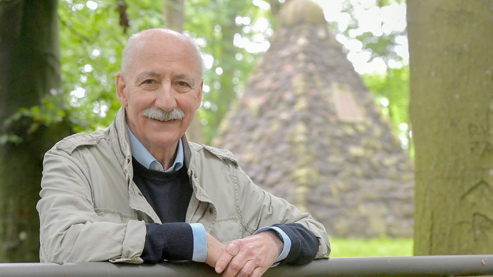 Der Upstalsboom in Aurich-Rahe war bis ins 14. Jahrhundert hinein eine Versammlungsstätte der Friesen. Lothar Englert besucht den geschichtsträchtigen Ort gerne. Foto: Ortgies