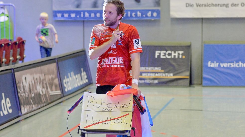 OHV-Spieler Josip Crnic auf seiner Hallenrunde und dem Weg in den Handball-Ruhestand. Fotos: Bernd Wolfenberg