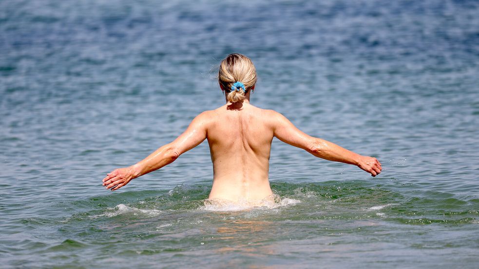 In Deutschland gibt es nach wie vor FKK-Strände, beispielsweise an der Ostsee. Foto: dpa/Bernd Wüstneck