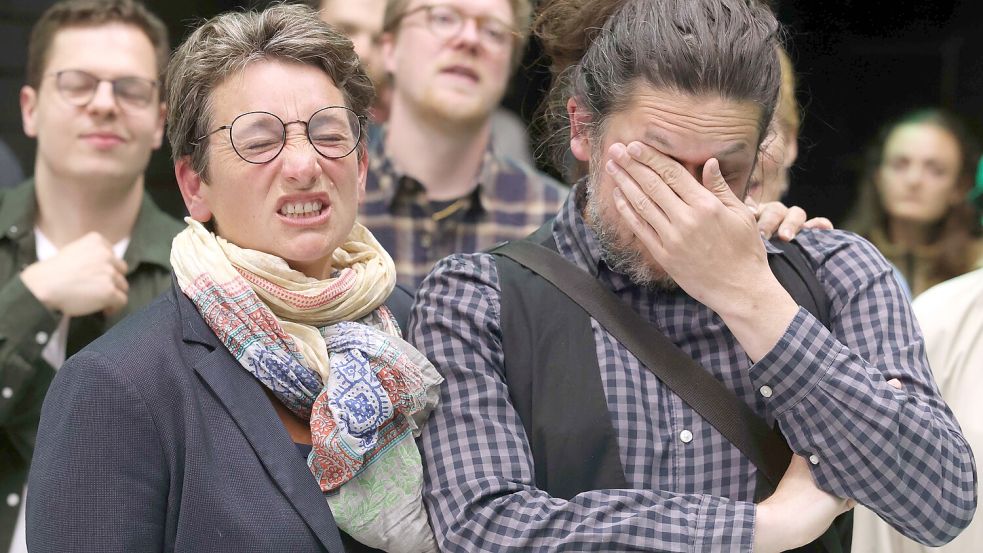 Europawahl-Schock: Frustrierte Gesichter bei den grünen Landesvorsitzenden Anke Erdmann (l.) und Gazi Freitag in Schleswig-Holstein. Foto: Michael Staudt