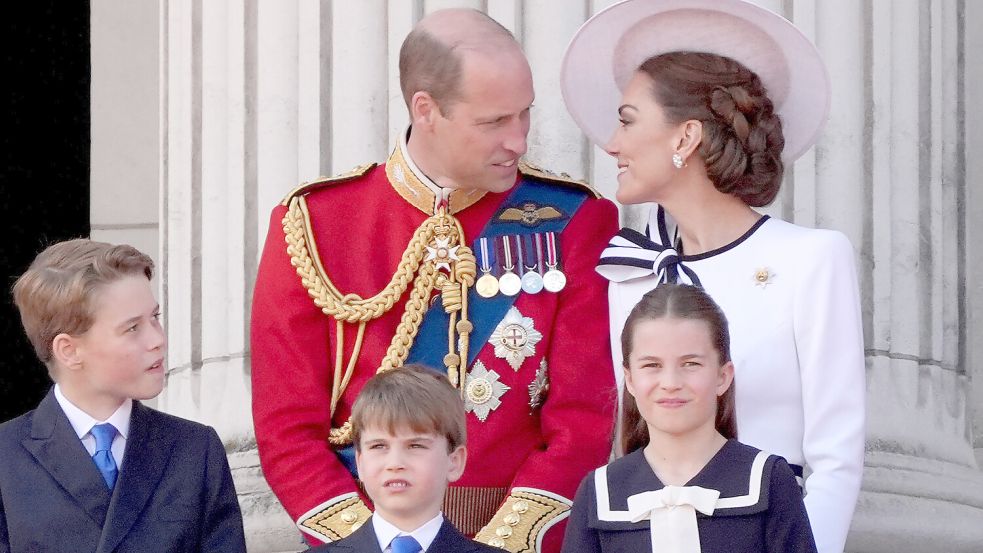 Einen Tag nach „Trooping the Colour“ ist in Großbritannien Vatertag. Foto: Gareth Fuller/PA Wire/dpa