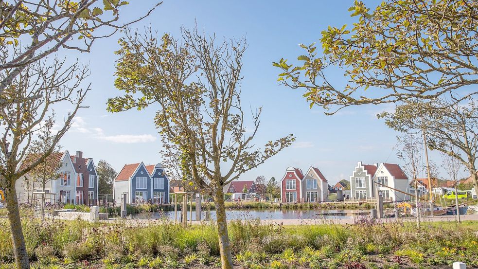 Die neuen Ferienhäuser stehen direkt im Kurpark von Neuharlingersiel. Foto: Kurverein Neuharlingersiel/Stöver