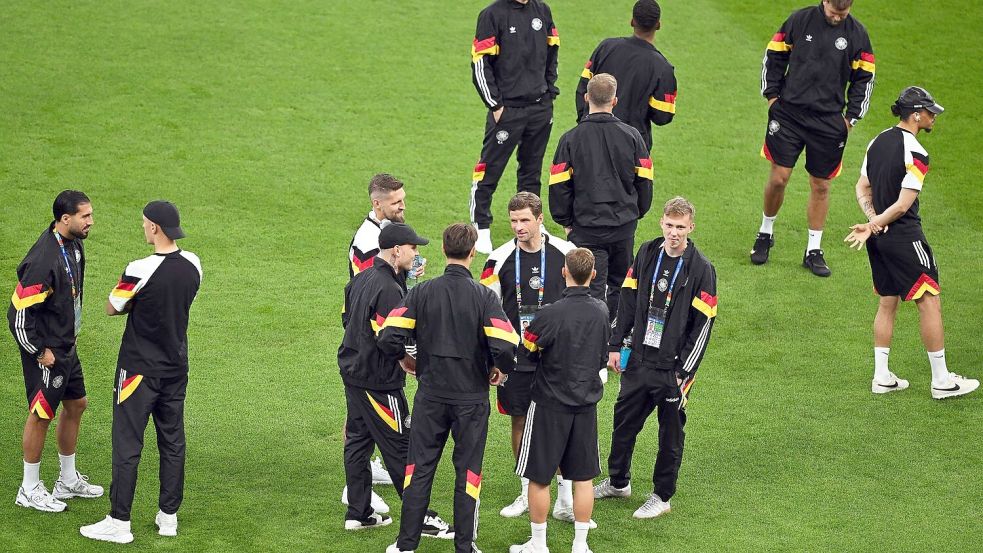 Deutschland beginnt gegen die Schweiz mit der gleichen Aufstellung wie in den ersten beiden Partien. Foto: Arne Dedert/dpa