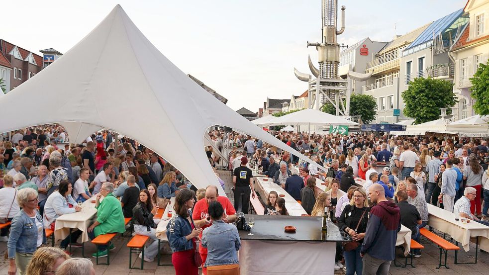 Das Weinfest ist eine der größten Veranstaltungen im Sommer in der Stadt Aurich. Foto: Helmut Vortanz