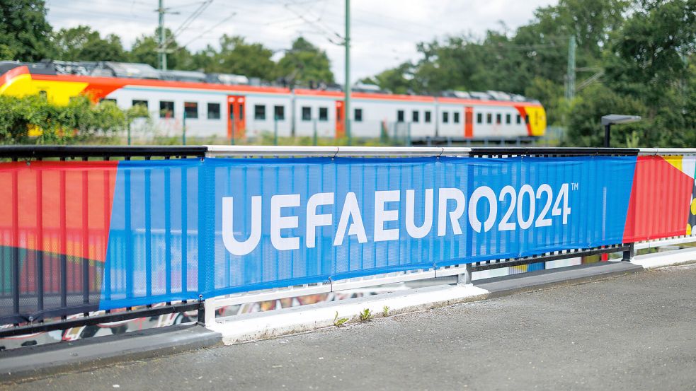 Acht Stunden hätte die Fahrt von Wien nach Düsseldorf dauern sollen. Foto: IMAGO/Beautiful Sports