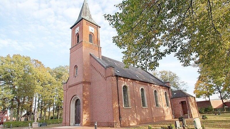 Die Kirchentour in Westoverledingen kann unter anderem bei der katholischen Kirche St. Bernhard in Flachsmeer gestartet werden. Foto: privat