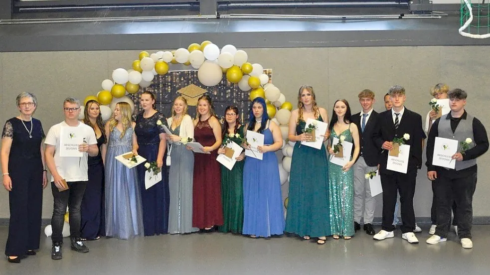 Die Klasse 10 f mit Klassenlehrerin Annegret Fricke-Barkhoff. Foto: privat