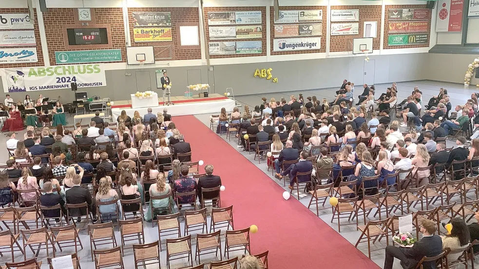 Die Entlassungsfeier fand in der Kurt-Knippelmeyer-Halle statt. Foto: privat