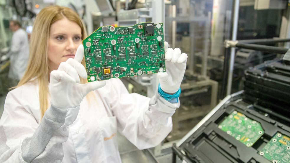 Deutschlands Akkuforschung zählt zur weltweiten Spitze, die Innovationen sollen auch bald auf der Straße ankommen. Bei Zulieferer Continental (Foto) wird unter anderem an der Leistungselektronik geforscht. Foto: dpa/Daniel Karmann