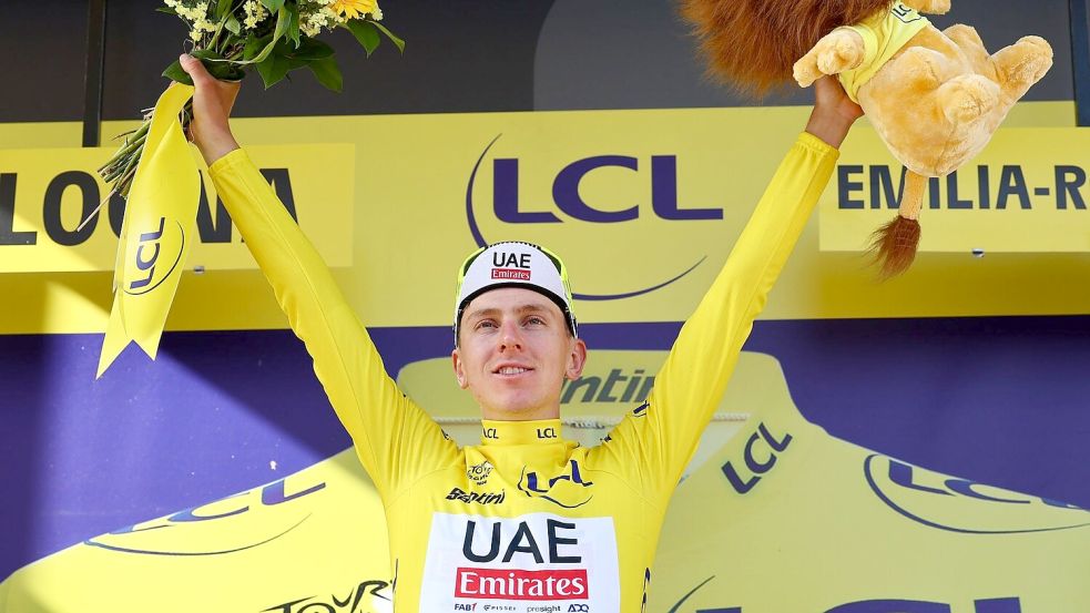 Tadej Pogacar hat bei der Tour de France das Gelbe Trikot übernommen. Foto: David Pintens/Belga/dpa