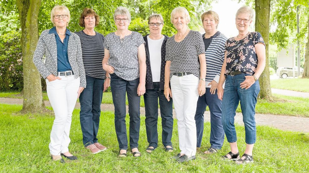 Der Vorstand der Uplengener Landfrauen: Hannah Korth, Edith Hanken, Frieda Fecht, Gisela de Buhr, Marianne Frieling, Christa Grüßing und Marianne Saathoff. Foto: Timo Lutz Werbefotografie