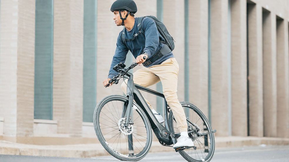 Künstliche Intelligenz kann bei E-Bikes dafür sorgen, dass man mit einem gewünschten Akku-Stand am Ziel ankommt Foto: Julian Mittelstaedt/Bosch/dpa-tmn