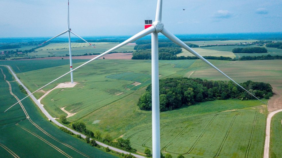 Windparks boomen: Zuletzt haben sich so viele Firmen wie noch nie für eine Förderung nach dem Erneuerbare-Energien-Gesetz (EEG) beworben. Foto: Jens Büttner/dpa