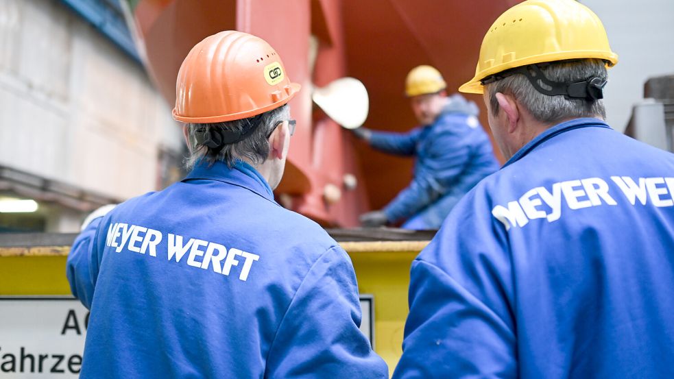 Die Meyer Werft in Papenburg wird weltweit geschätzt. Doch wie lange werden hier noch Kreuzfahrtschiffe gebaut? Foto: dpa/Lars Klemmer