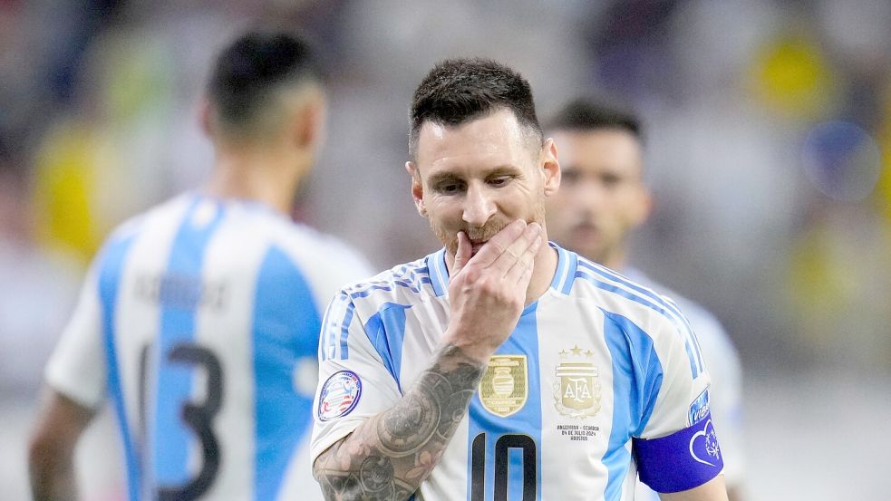 Lionel Messi ist angeschlagen, soll aber im Halbfinale der Copa América gegen Kanada spielen. Foto: Julio Cortez/AP/dpa