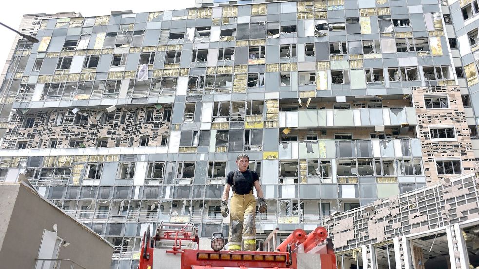 Es entstanden schwere Schäden an der Fassade des großen Kinderkrankenhauses. (Archivbild) Foto: Ukrinform/dpa