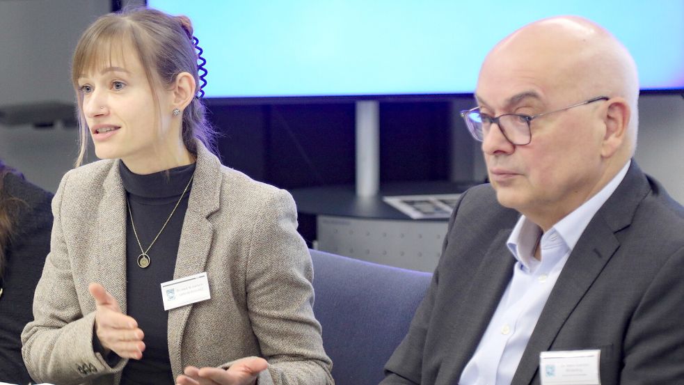 Die ärztliche Leiterin des RGZ, Dr. Nicole Gerlach, und Transformationsmanager Dr. Hans-Joachim Winterling erklärten im Februar die Pläne für den Standort Norden. Foto: Romuald Banik