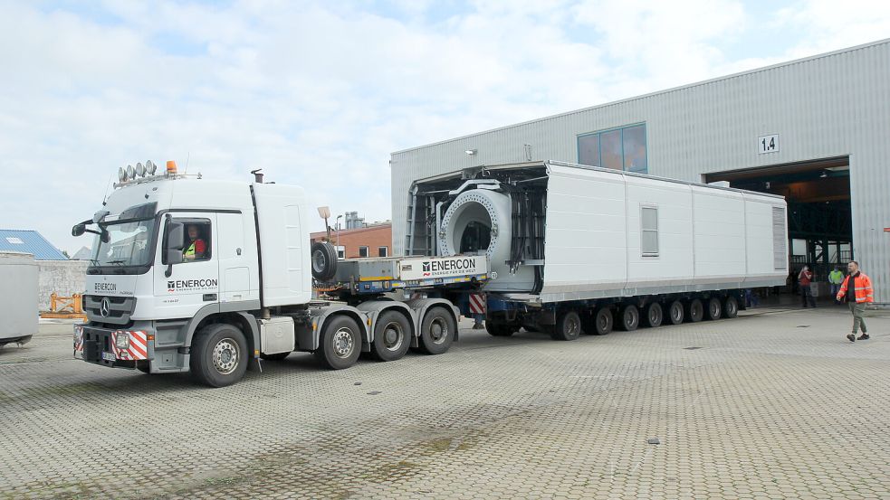 Ein Enercon-Lkw verlässt das Werk. Foto: Enercon