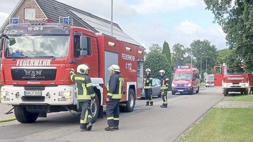 Die Ortsfeuerwehren Plaggenburg und Sandhorst waren mit rund 35 Kräften in Dietrichsfeld im Einsatz. Foto: Heiko Meyer