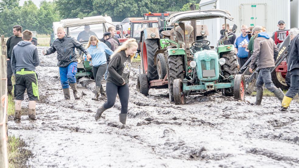 Stiefel sind bei den Feldtagen in Rechtsupweg nie verkehrt. Aber an diesem Wochenende waren sie unabdingbar. Foto: Folkert Bents