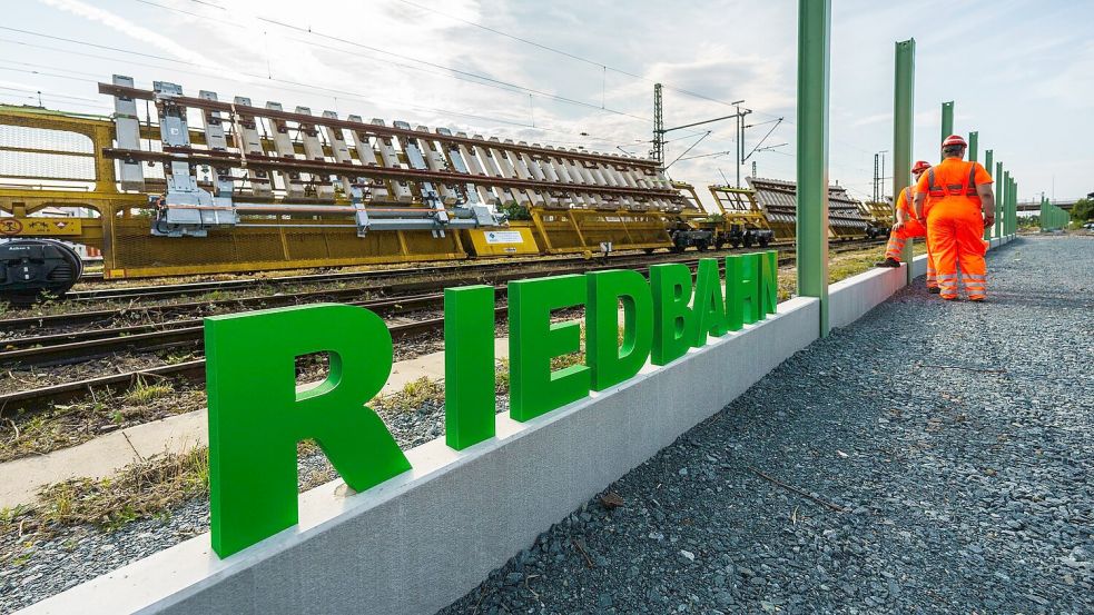 Auftakt für die Arbeiten auf der Bahnstrecke Frankfurt-Mannheim Foto: Andreas Arnold/dpa