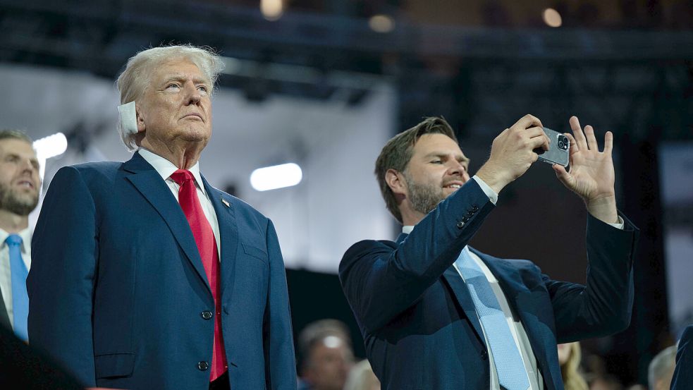 Wollen Amerika „wieder groß machen“: Der republikanische Präsidentschaftskandidat Donald Trump und sein „running mate“ J.D. Vance. Foto: IMAGO/CNP/INSTARimages