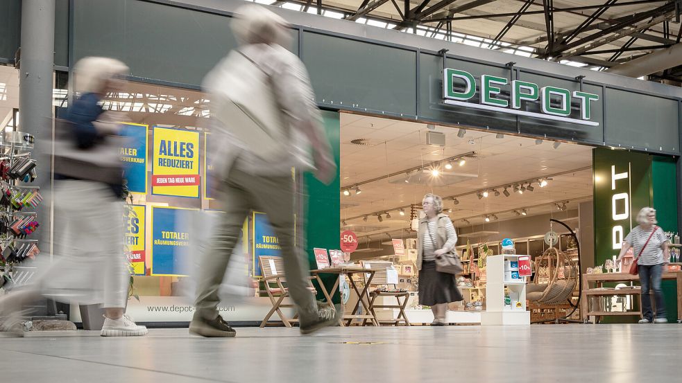 Totaler Räumungsverkauf bei Depot in Einkaufspassage 07.04.24, Limburg: Symbolfoto, Illustrationsbild, Symbolbild, Illus Foto: www.imago-images.de