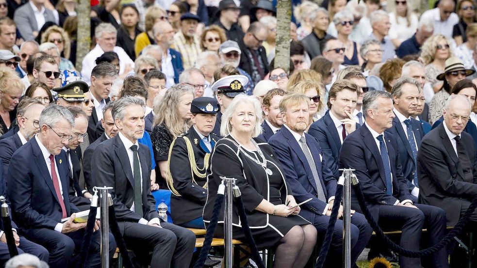 Auch der niederländische König Willem-Alexander (1. Reihe, 4. v. l.) gedachte der Toten. Foto: Robin Van Lonkhuijsen/ANP/dpa