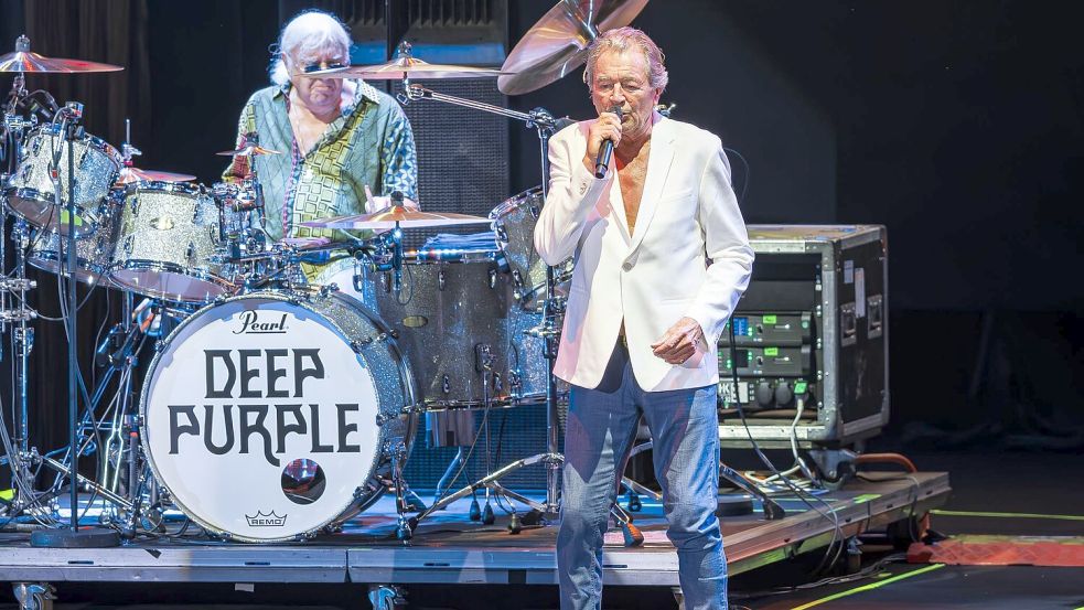 Deep-Purple-Sänger Ian Gillan (rechts) ist sein über 50 Jahren im Musikgeschäft (Archivbild). Foto: Valentin Flauraud/KEYSTONE/dpa