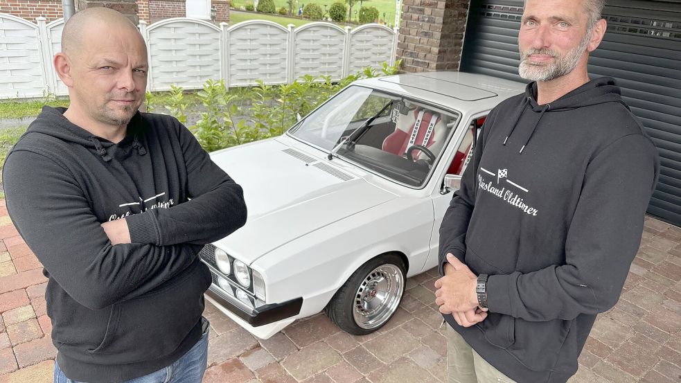 Frank Sonntag und Ron Willems organisieren das Oldtimer-Treffen. Fotos: Hellmers