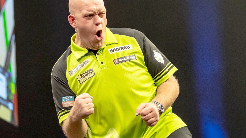 Van Gerwen ist im Finale leichter Außenseiter. Foto: Andreas Gora/dpa