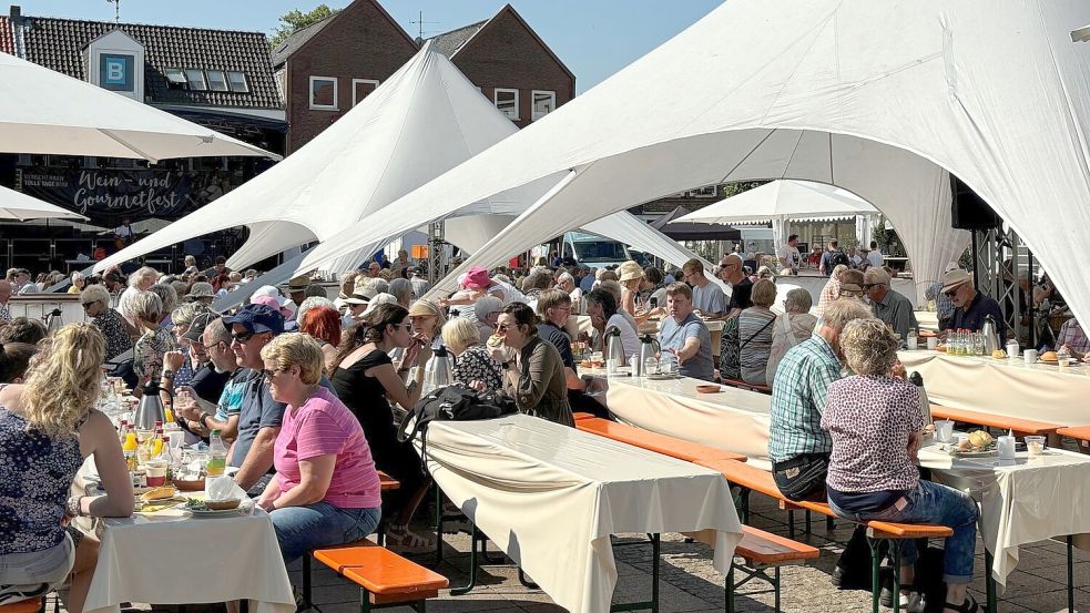 Das Frühstück auf dem Weinfest war ausverkauft, aber nicht überlaufen. Foto: Lasse Paulsen