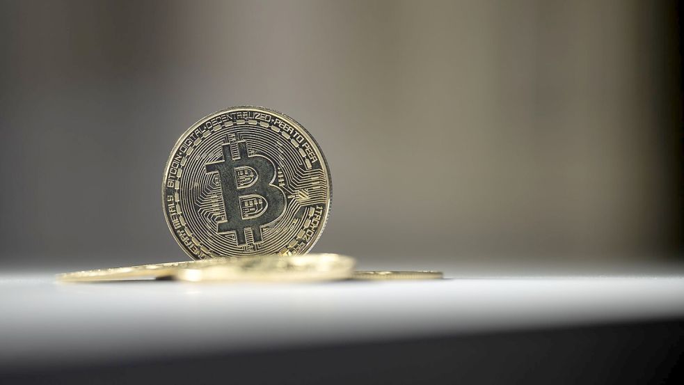 Der Bitcoin-Kurs ist nach dem Biden-Rückzug angestiegen. (Symbolbild) Foto: Hannes P. Albert/dpa